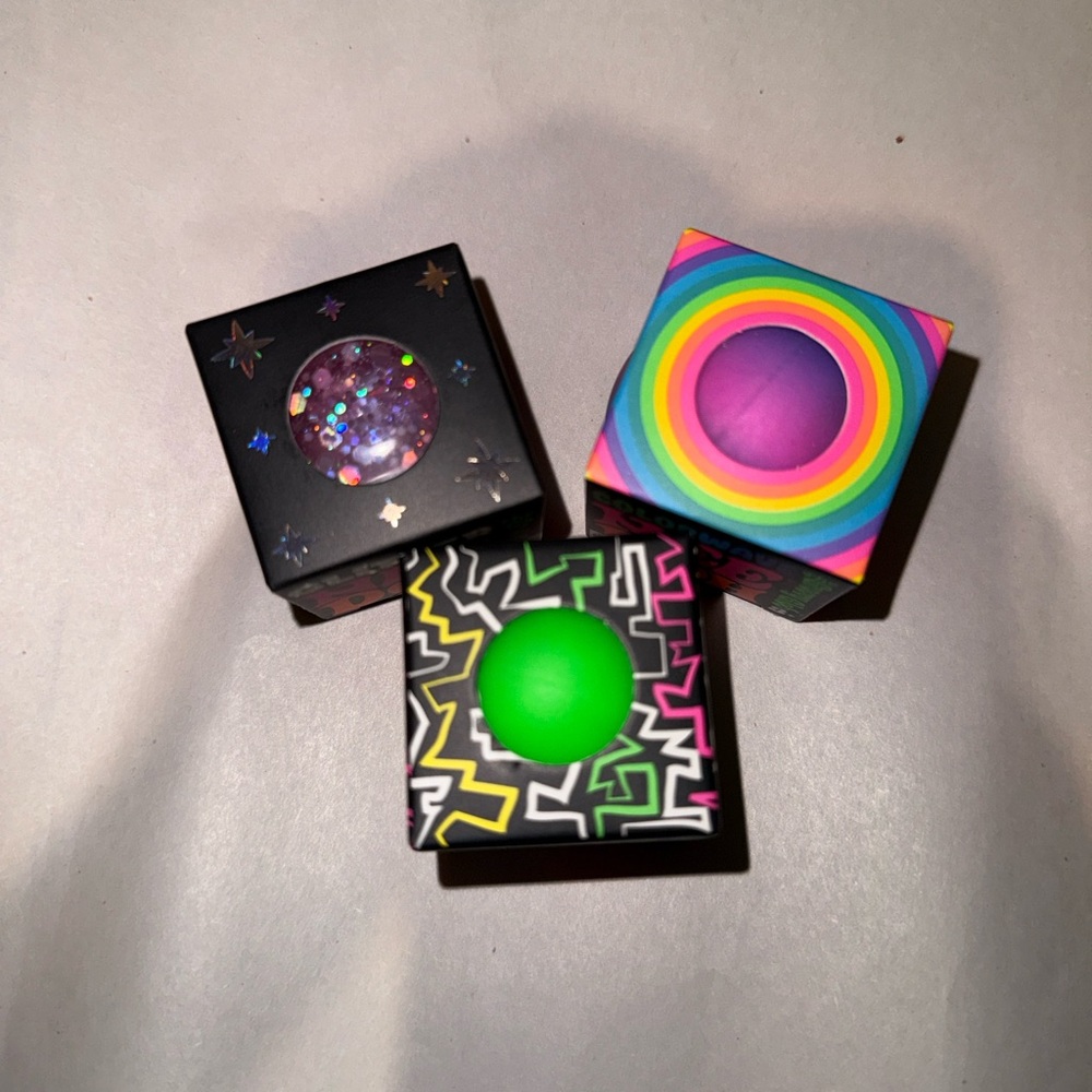 Nee Doh Dohzee Groovy Glob Purple Stress Ball and 3 mini various Groovy Globs - Picture 12 of 15